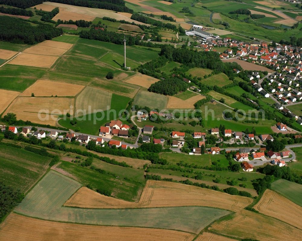 Elpersdorf b.Windsbach from the bird's eye view: Agricultural land and field boundaries surround the settlement area of the village in Elpersdorf b.Windsbach in the state Bavaria, Germany