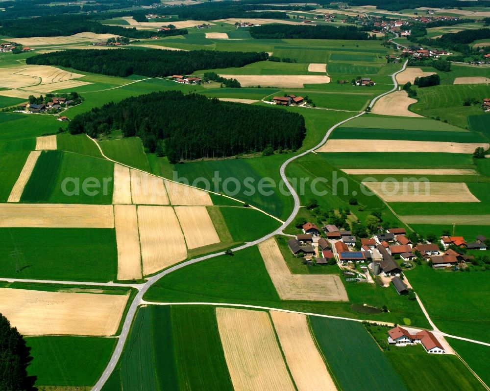 Aerial image Elsling - Agricultural land and field boundaries surround the settlement area of the village in Elsling in the state Bavaria, Germany