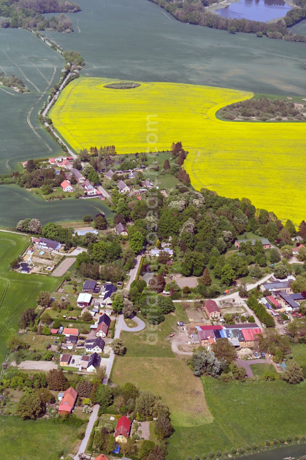 Aerial photograph Fahren - Agricultural land and field boundaries surround the settlement area of the village in Fahren in the state Mecklenburg - Western Pomerania, Germany