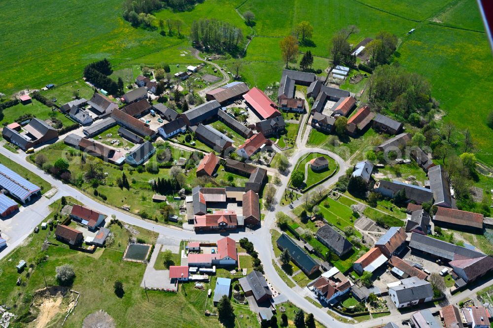 Aerial photograph Fahrendorf - Agricultural land and field boundaries surround the settlement area of the village in Fahrendorf in the state Saxony-Anhalt, Germany