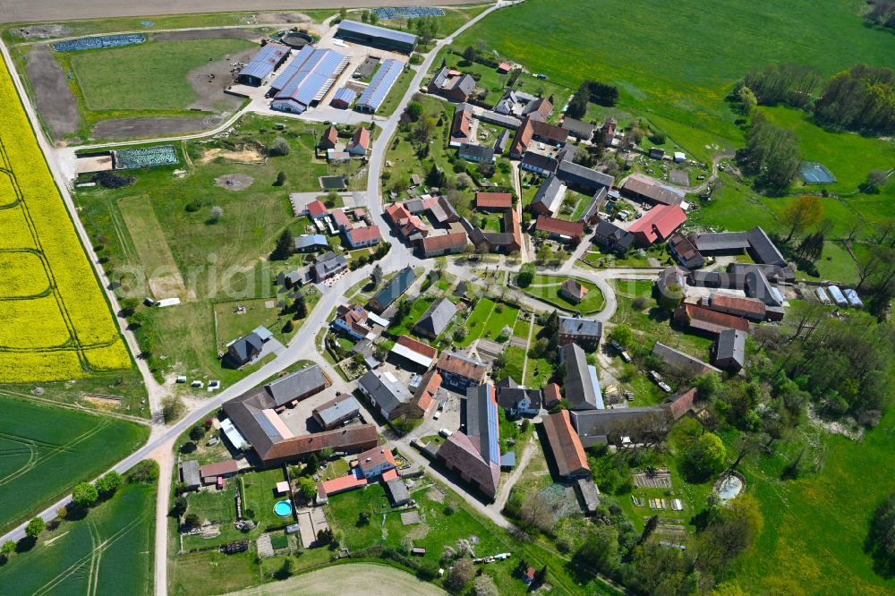 Aerial photograph Fahrendorf - Agricultural land and field boundaries surround the settlement area of the village in Fahrendorf in the state Saxony-Anhalt, Germany