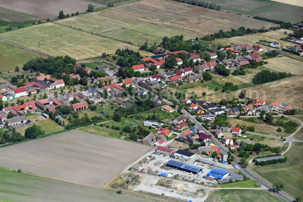 Aerial image Frankenfelde - Agricultural land and field boundaries surround the settlement area of the village on street Dorfstrasse in Frankenfelde in the state Brandenburg, Germany