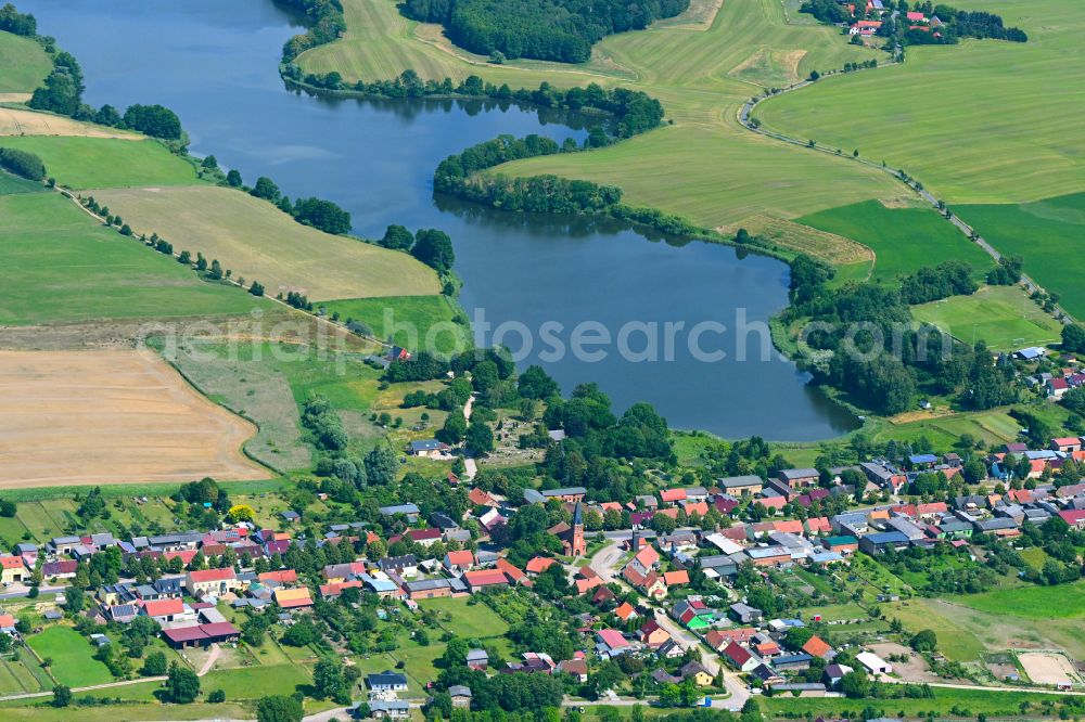 Aerial photograph Friedrichswalde - Agricultural land and field boundaries surround the settlement area of the village in Friedrichswalde in the state Brandenburg, Germany