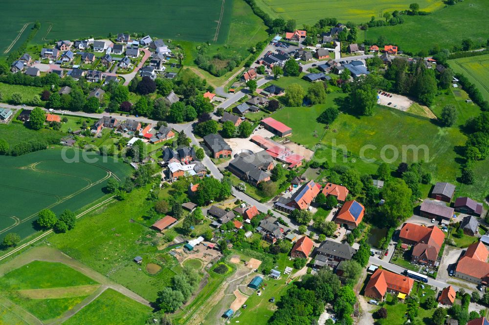 Aerial photograph Fuhlenhagen - Agricultural land and field boundaries surround the settlement area of the village in Fuhlenhagen in the state Schleswig-Holstein, Germany