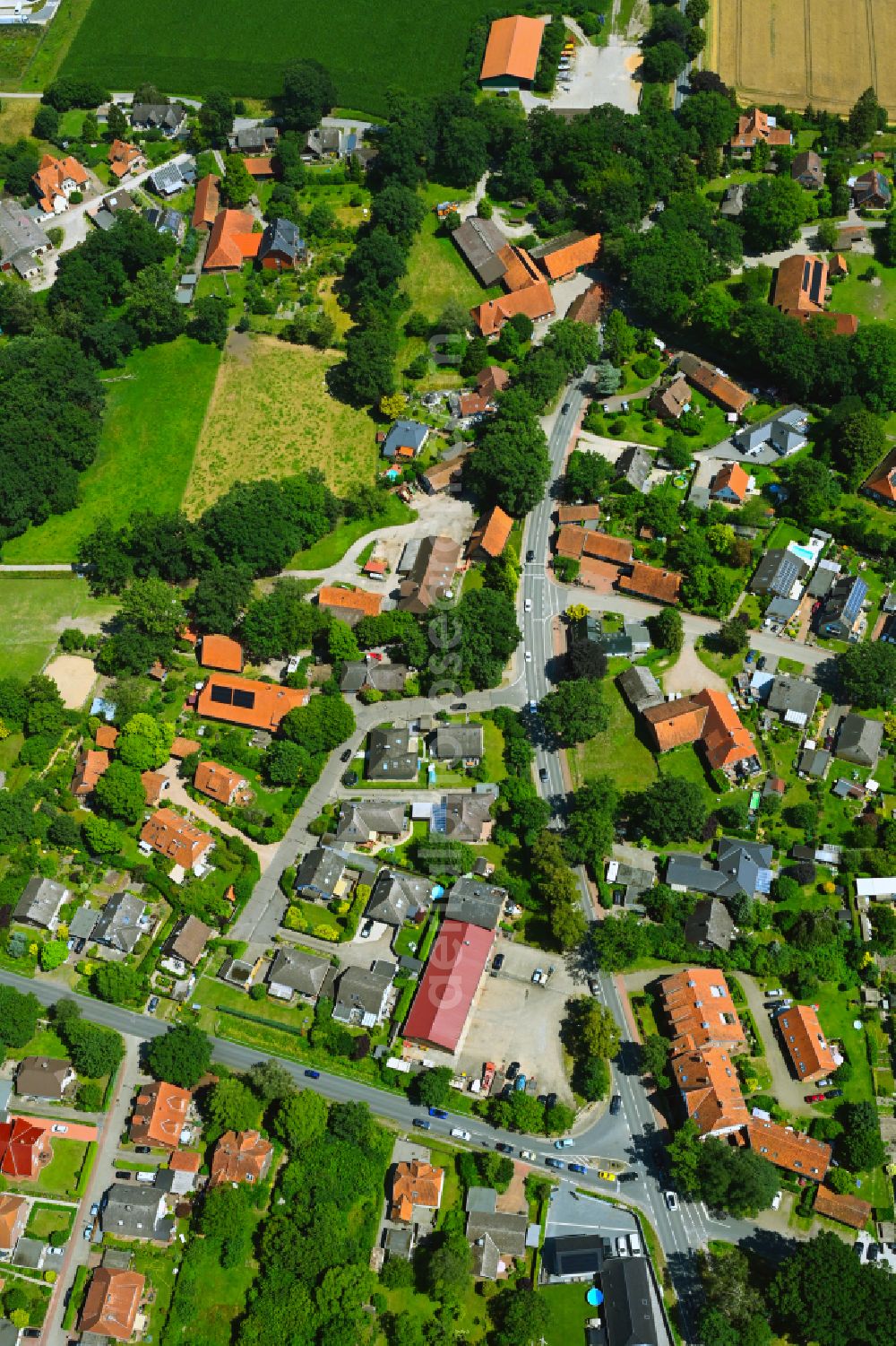 Aerial image Gailhof - Agricultural land and field boundaries surround the settlement area of the village on street Celler Strasse in Gailhof in the state Lower Saxony, Germany