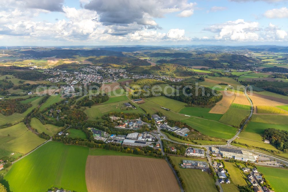 Aerial photograph Garbecker Hammer - Agricultural land and field boundaries surround the settlement area of the village in Garbecker Hammer in the state North Rhine-Westphalia, Germany