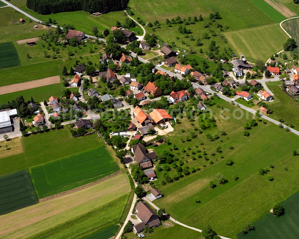 Garrweiler from the bird's eye view: Agricultural land and field boundaries surround the settlement area of the village in Garrweiler in the state Baden-Wuerttemberg, Germany