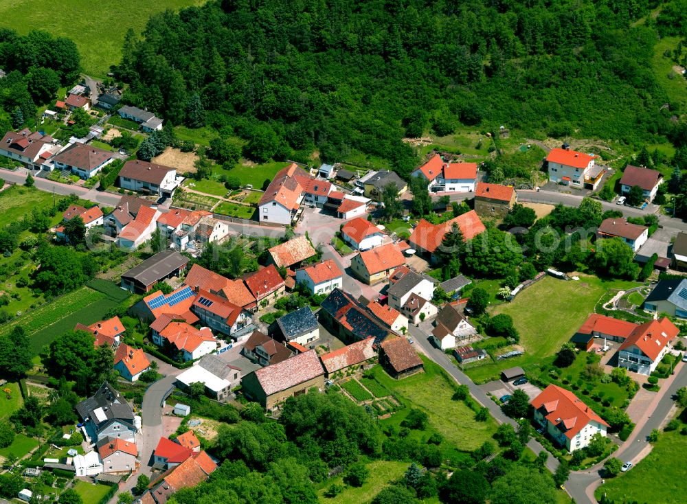 Gaugrehweiler from the bird's eye view: Agricultural land and field boundaries surround the settlement area of the village in Gaugrehweiler in the state Rhineland-Palatinate, Germany