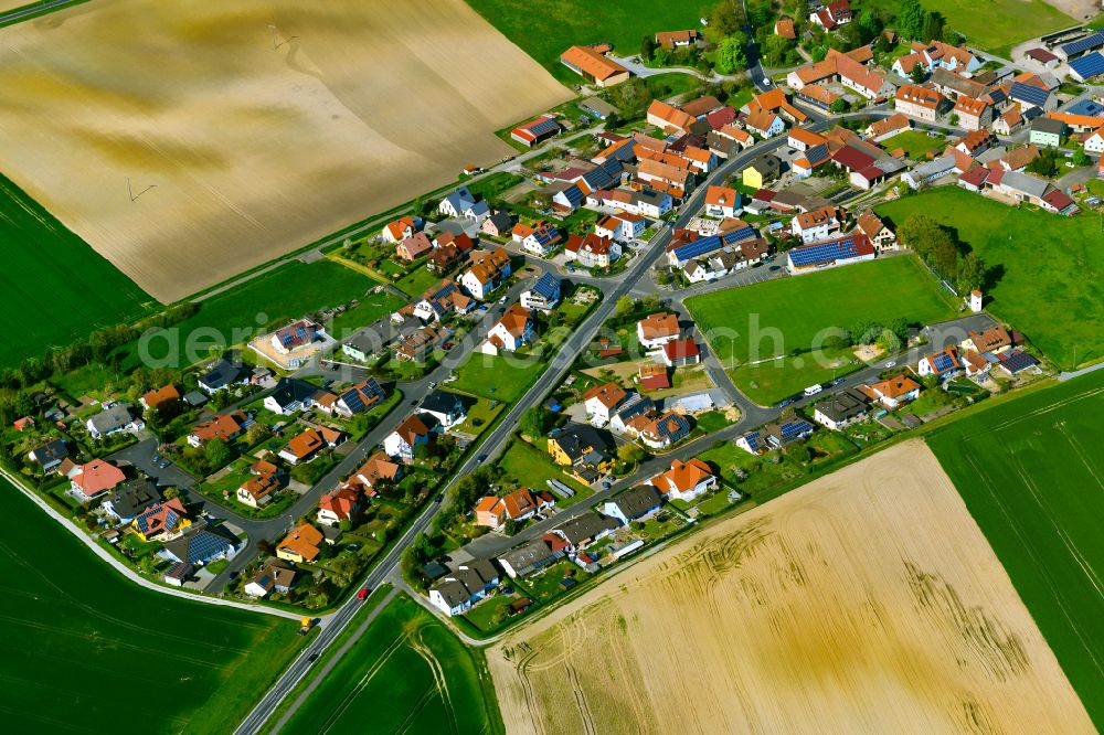 Aerial image Geesdorf - Agricultural land and field boundaries surround the settlement area of the village in Geesdorf in the state Bavaria, Germany