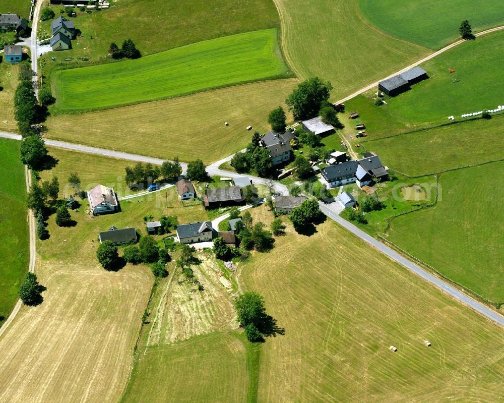 Aerial image Geroldsgrün - Agricultural land and field boundaries surround the settlement area of the village in the district Hermesgruen in Geroldsgruen in the state Bavaria, Germany