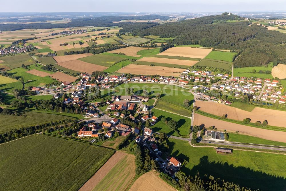 Aerial photograph Göffingen - Agricultural land and field boundaries surround the settlement area of the village in Goeffingen in the state Baden-Wuerttemberg, Germany