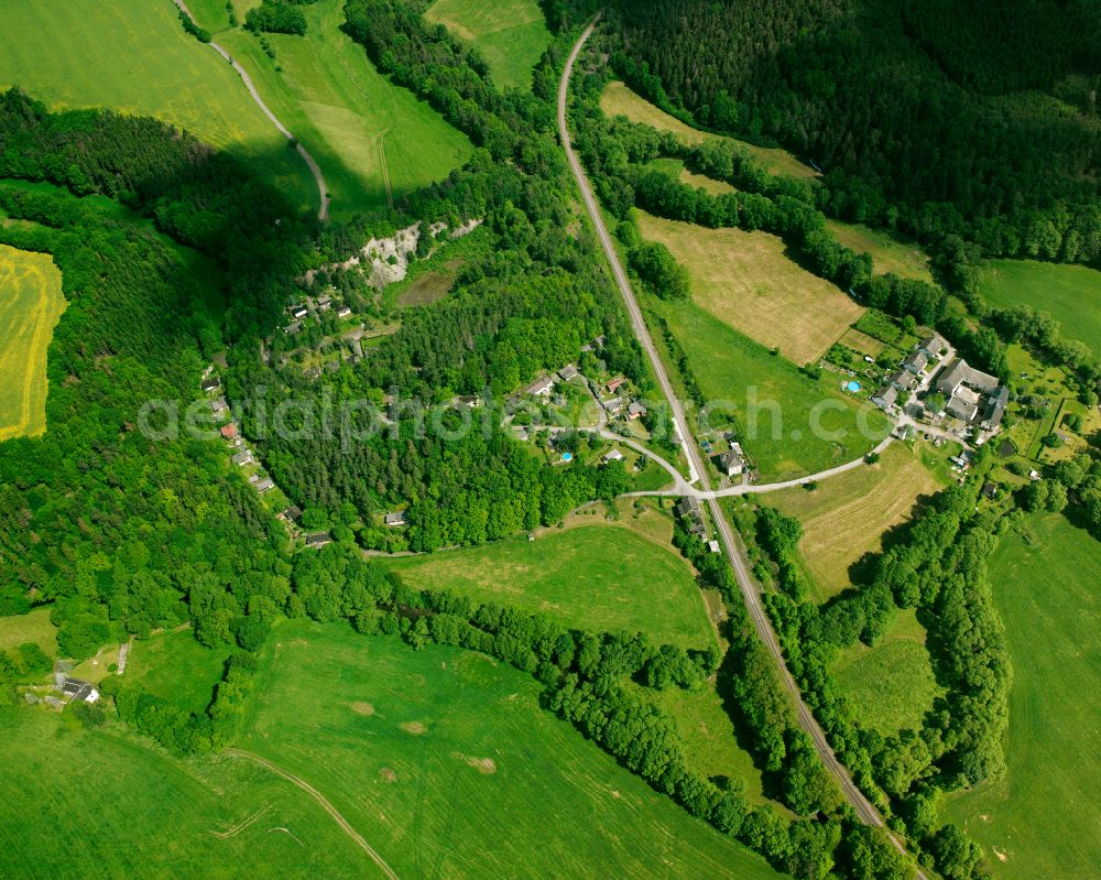 Göhren-Döhlen from above - Agricultural land and field boundaries surround the settlement area of the village in Göhren-Döhlen in the state Thuringia, Germany