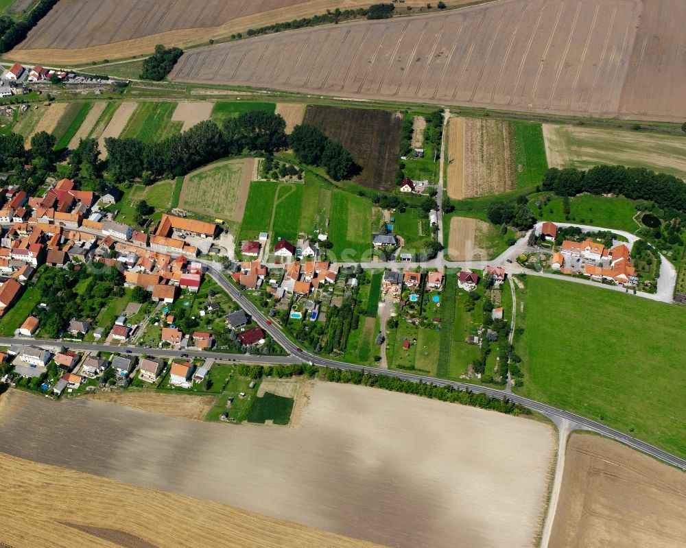 Aerial photograph Grabe - Agricultural land and field boundaries surround the settlement area of the village in Grabe in the state Thuringia, Germany