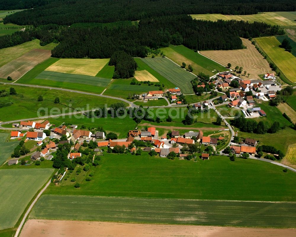 Aerial image Gräbenwinden - Agricultural land and field boundaries surround the settlement area of the village in Gräbenwinden in the state Bavaria, Germany