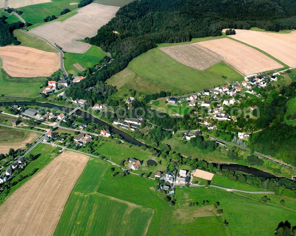 Aerial image Göritzhain - Agricultural land and field boundaries surround the settlement area of the village in Göritzhain in the state Saxony, Germany