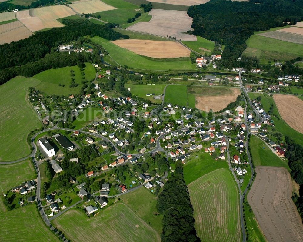 Göritzhain from the bird's eye view: Agricultural land and field boundaries surround the settlement area of the village in Göritzhain in the state Saxony, Germany