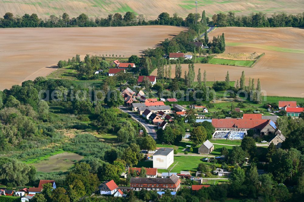 Aerial photograph Groß Sperrenwalde - Agricultural land and field boundaries surround the settlement area of the village in Gross Sperrenwalde in the state Brandenburg, Germany