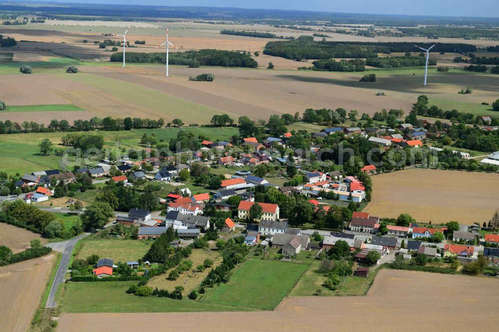 Groß Warnow from the bird's eye view: Agricultural land and field boundaries surround the settlement area of the village on street Warnower Strasse in Gross Warnow in the state Brandenburg, Germany