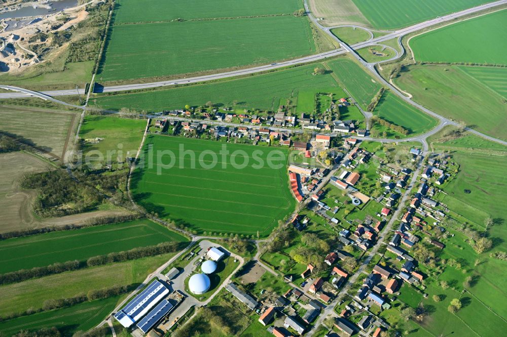 Aerial photograph Groß Warnow - Agricultural land and field boundaries surround the settlement area of the village on street Warnower Strasse in Gross Warnow in the state Brandenburg, Germany