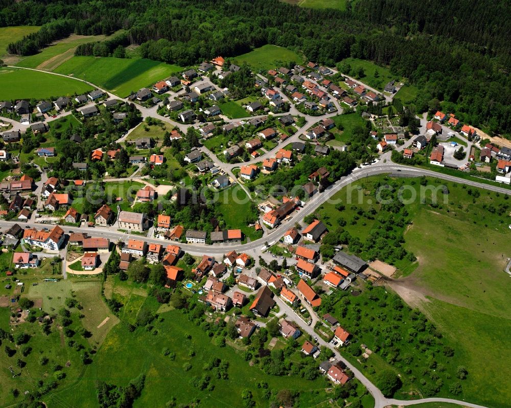 Großerlach from the bird's eye view: Agricultural land and field boundaries surround the settlement area of the village in Großerlach in the state Baden-Wuerttemberg, Germany