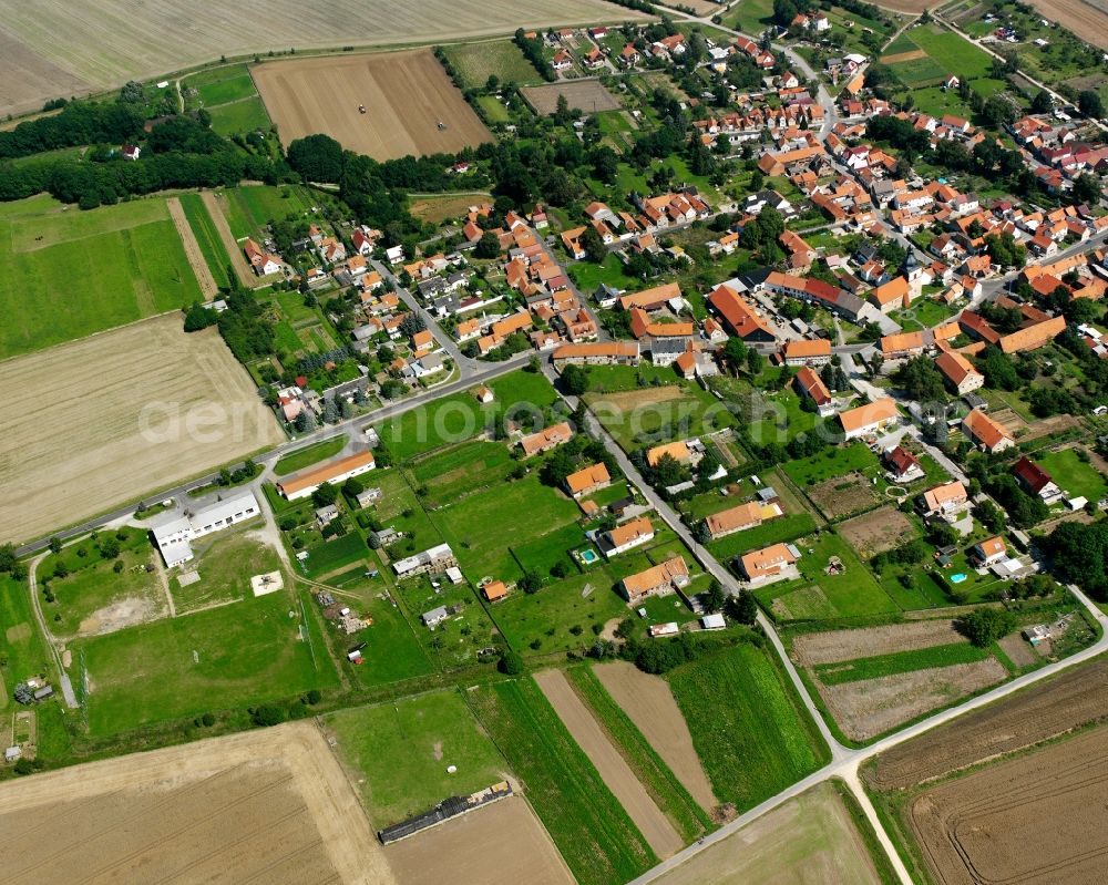 Aerial photograph Großmehlra - Agricultural land and field boundaries surround the settlement area of the village in Großmehlra in the state Thuringia, Germany