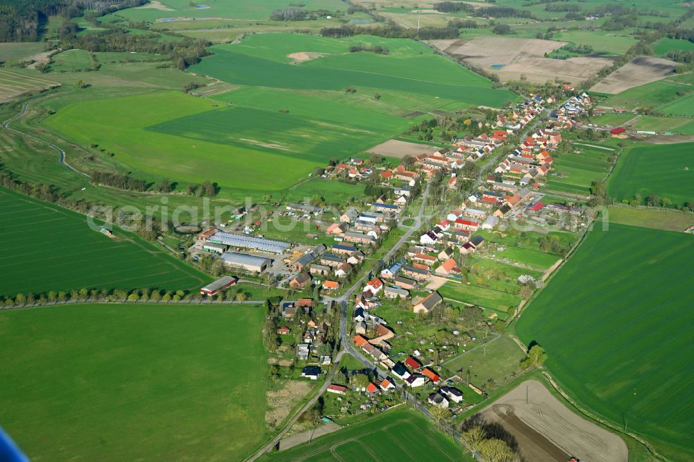 Großmutz from above - Agricultural land and field boundaries surround the settlement area of the village on street Grossmutzer Dorfstrasse in Grossmutz Loewenberger Land in the state Brandenburg, Germany