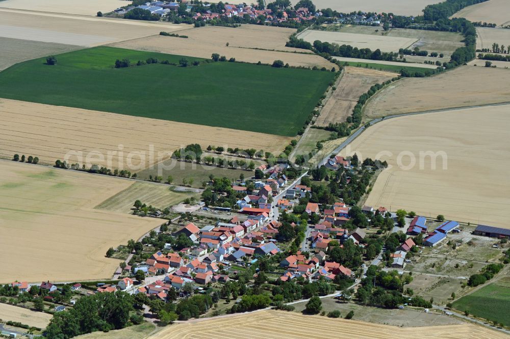 Aerial image Grossrettbach - Agricultural land and field boundaries surround the settlement area of the village in Grossrettbach in the state Thuringia, Germany