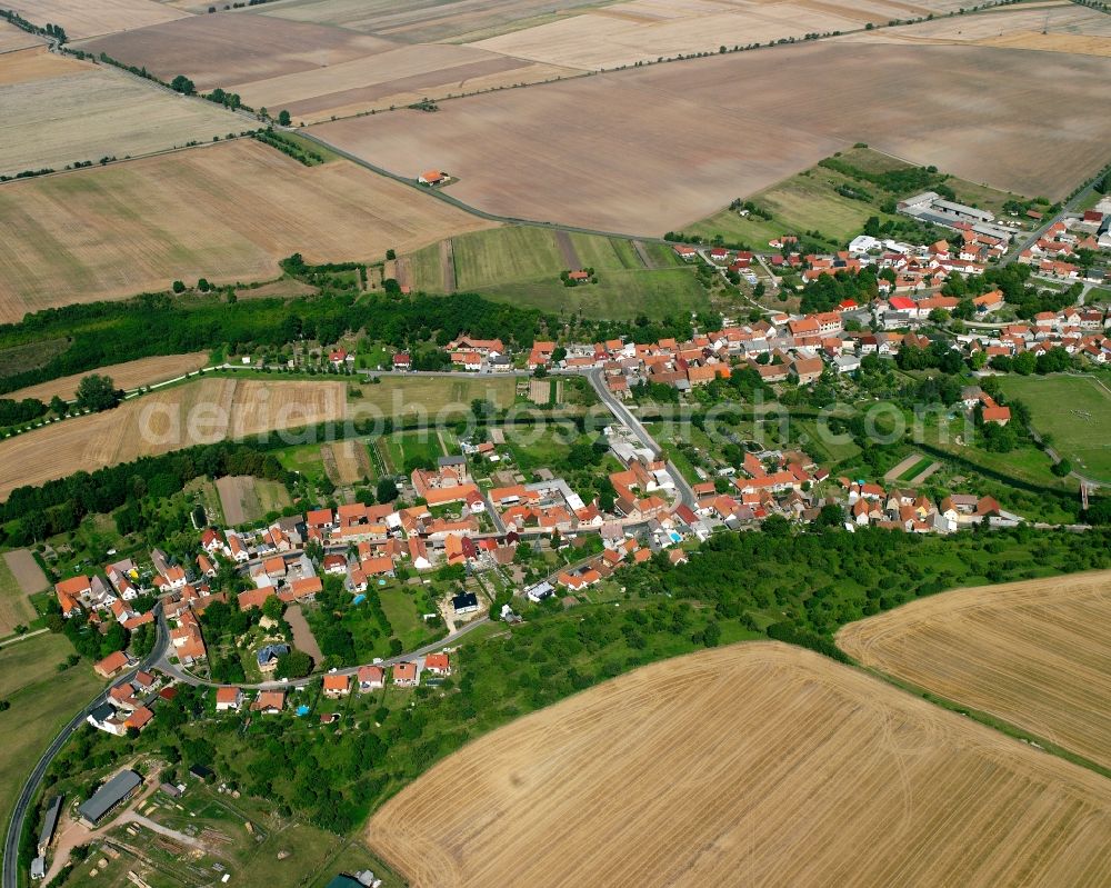 Aerial photograph Großvargula - Agricultural land and field boundaries surround the settlement area of the village in Großvargula in the state Thuringia, Germany