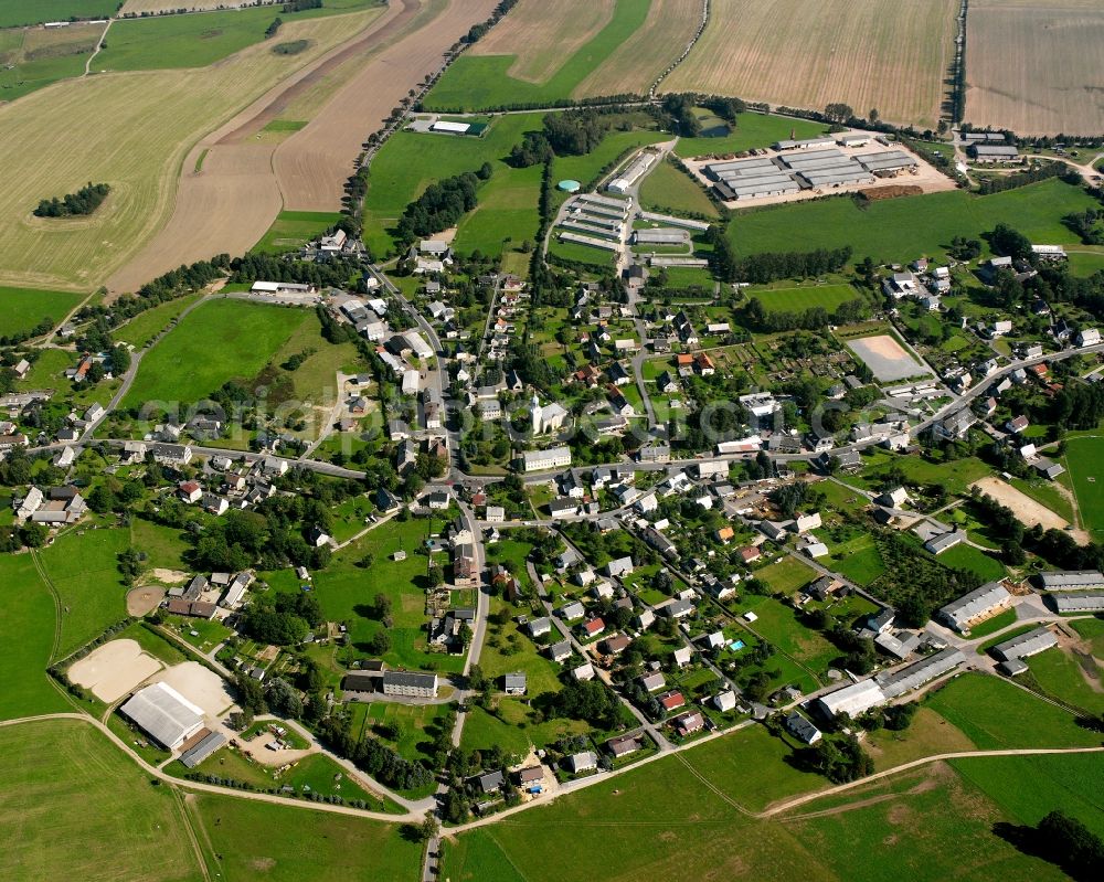 Großwaltersdorf from above - Agricultural land and field boundaries surround the settlement area of the village in Großwaltersdorf in the state Saxony, Germany