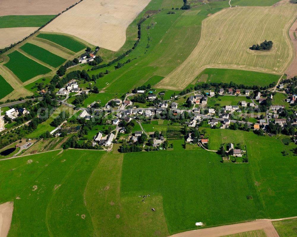 Großwaltersdorf from the bird's eye view: Agricultural land and field boundaries surround the settlement area of the village in Großwaltersdorf in the state Saxony, Germany