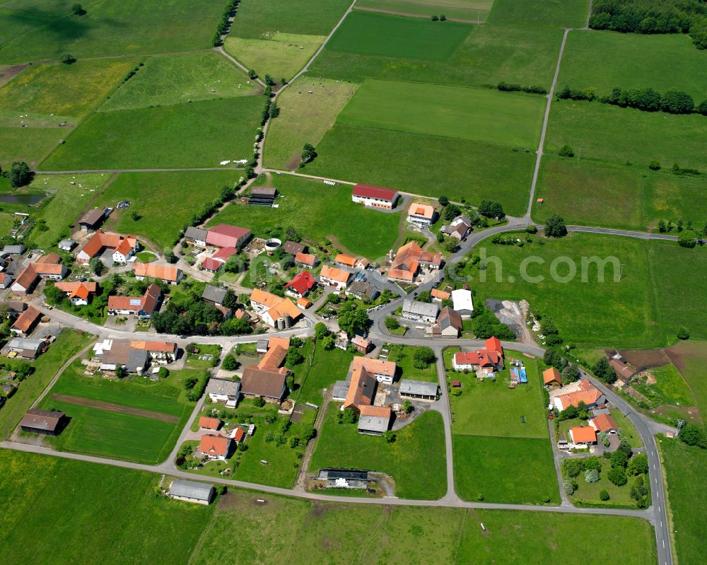 Aerial image Gunzenau - Agricultural land and field boundaries surround the settlement area of the village in Gunzenau in the state Hesse, Germany