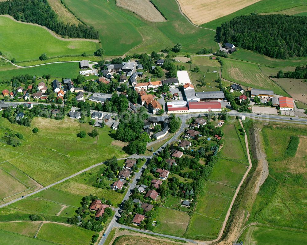 Haidt from above - Agricultural land and field boundaries surround the settlement area of the village on street Plauener Strasse in Haidt in the state Bavaria, Germany