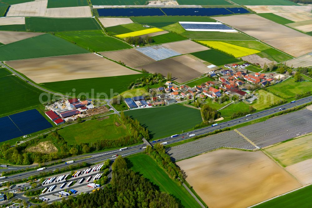 Aerial photograph Haidt - Agricultural land and field boundaries surround the settlement area of the village in Haidt in the state Bavaria, Germany