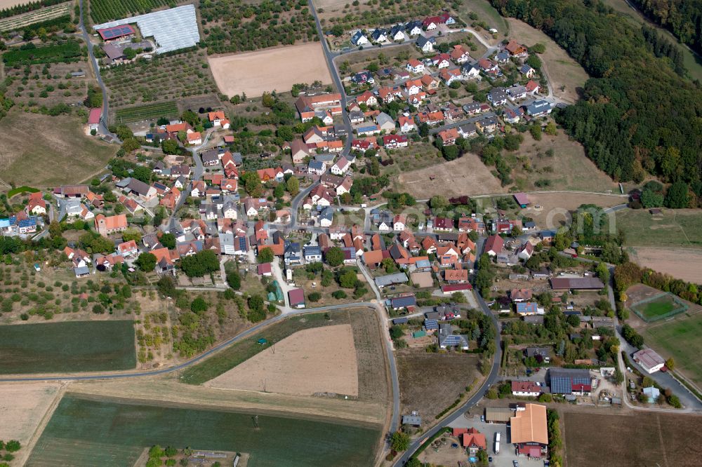 Aerial photograph Halsbach - Agricultural land and field boundaries surround the settlement area of the village in Halsbach in the state Bavaria, Germany