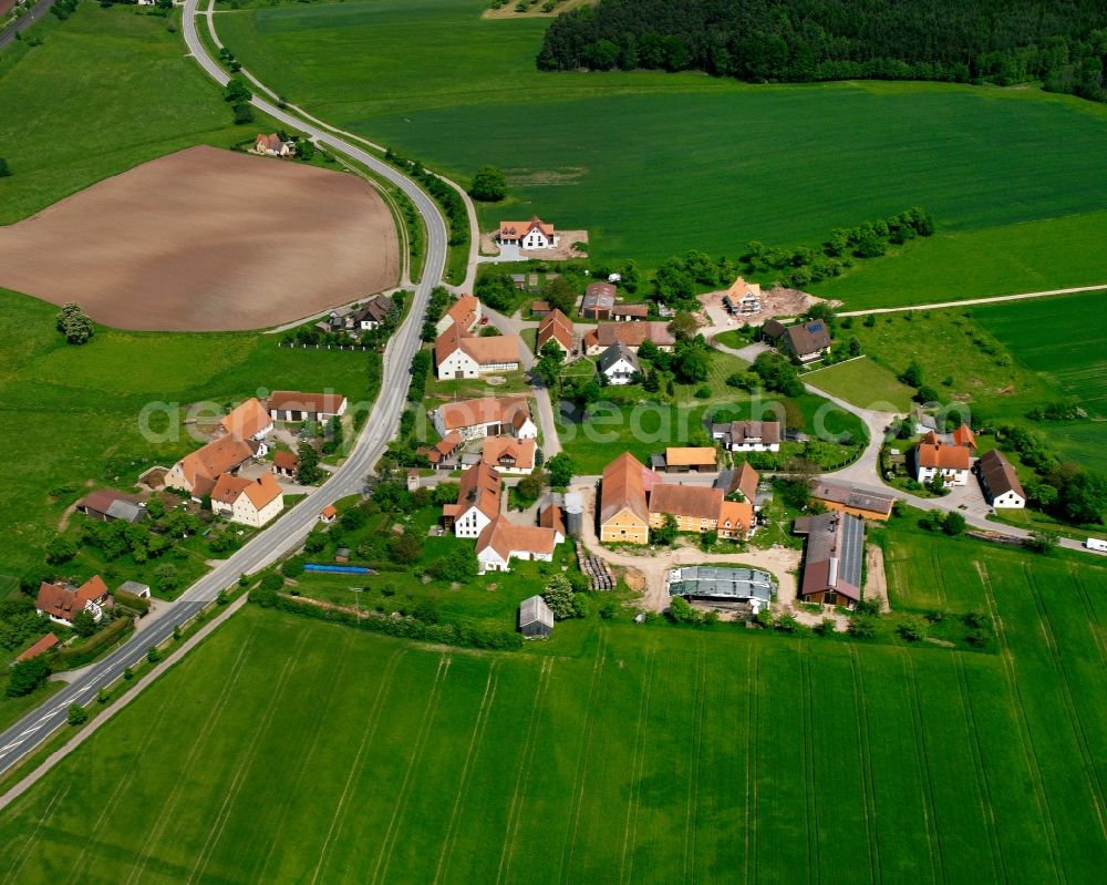 Aerial photograph Hannenbach - Agricultural land and field boundaries surround the settlement area of the village in Hannenbach in the state Bavaria, Germany