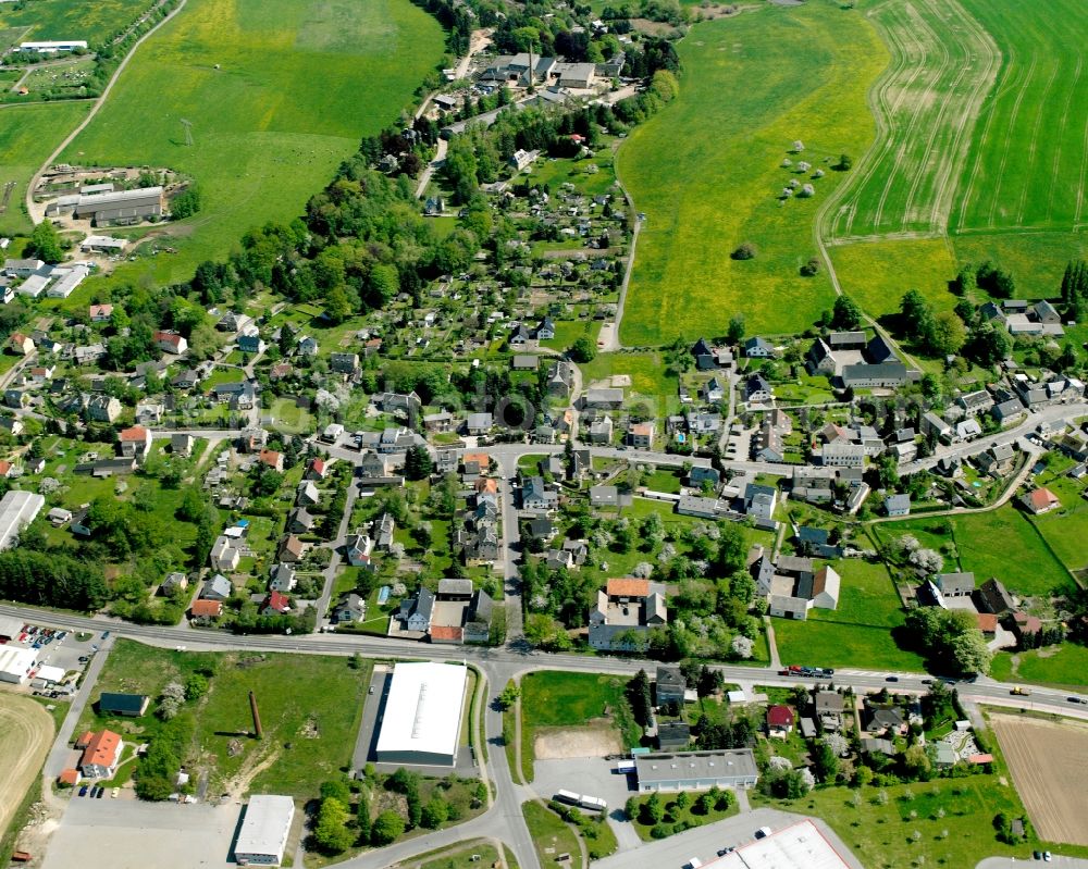 Hartmannsdorf from above - Agricultural land and field boundaries surround the settlement area of the village in Hartmannsdorf in the state Saxony, Germany