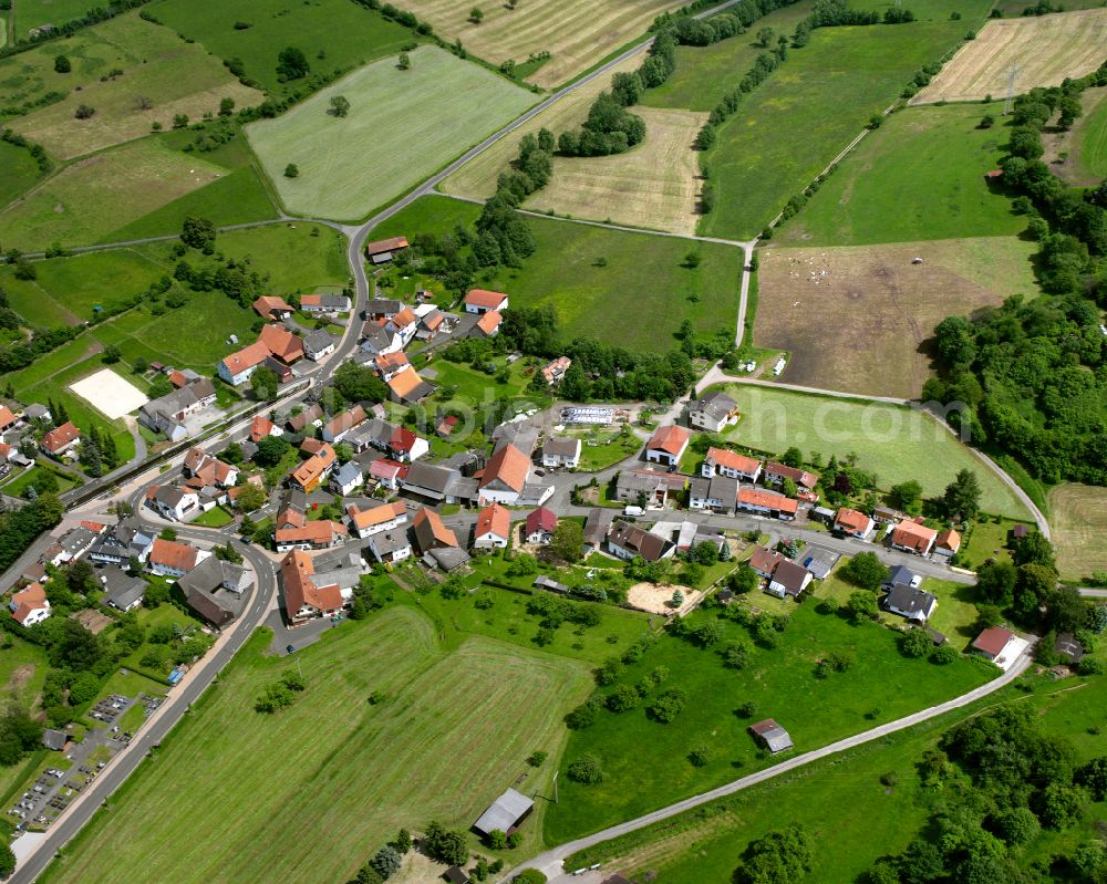 Aerial image Höckersdorf - Agricultural land and field boundaries surround the settlement area of the village in Höckersdorf in the state Hesse, Germany