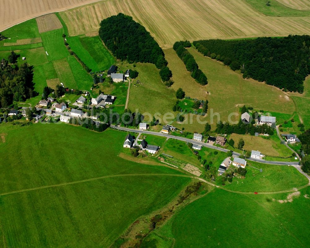 Aerial image Helbigsdorf - Agricultural land and field boundaries surround the settlement area of the village in Helbigsdorf in the state Saxony, Germany