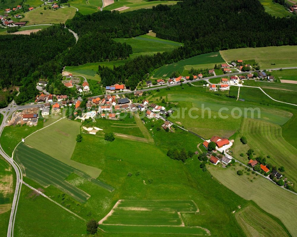 Aerial photograph Hellershof - Agricultural land and field boundaries surround the settlement area of the village in Hellershof in the state Baden-Wuerttemberg, Germany