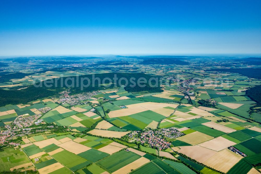 Hemmendorf from above - Agricultural areas and field boundaries surround the settlement area of the village on Beekstrasse in Hemmendorf in the state of Lower Saxony, Germany