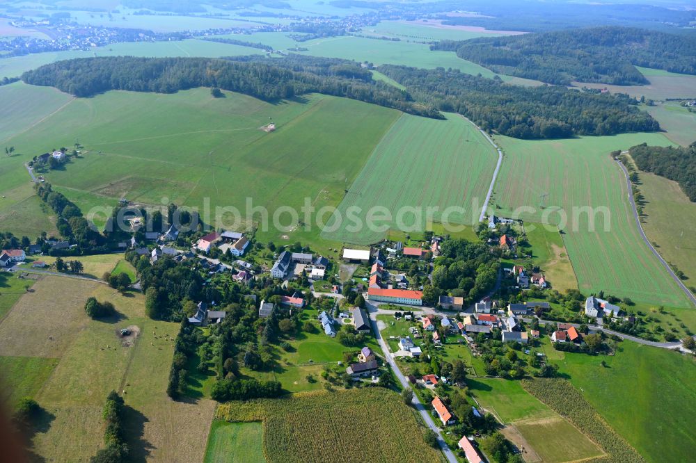 Aerial image Hennersdorf - Agricultural land and field boundaries surround the settlement area of the village on street Dorfstrasse in Hennersdorf in the state Saxony, Germany