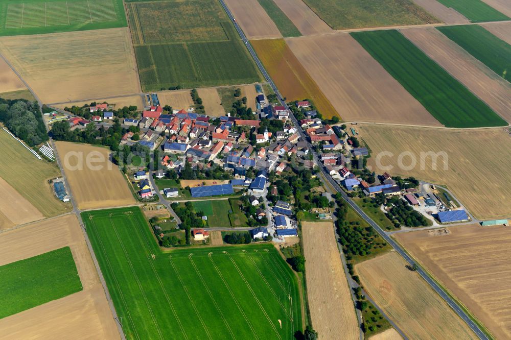 Aerial photograph Herchsheim - Agricultural land and field boundaries surround the settlement area of the village in Herchsheim in the state Bavaria, Germany