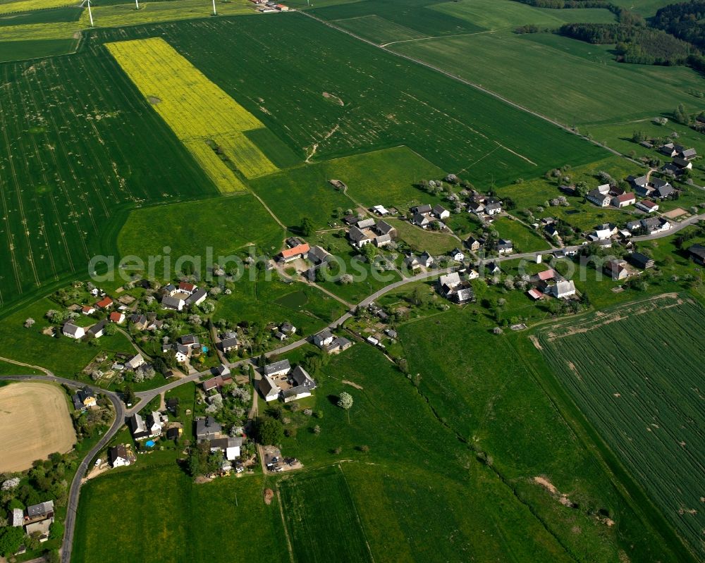 Aerial photograph Hermsdorf - Agricultural land and field boundaries surround the settlement area of the village in Hermsdorf in the state Saxony, Germany