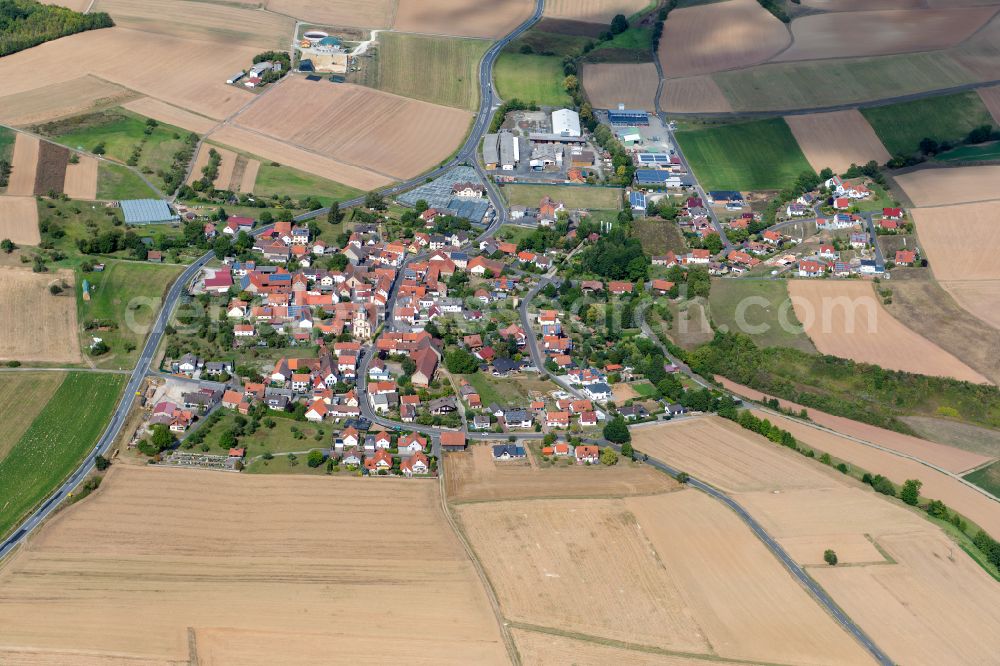 Aerial photograph Heßdorf - Agricultural land and field boundaries surround the settlement area of the village in Heßdorf in the state Bavaria, Germany