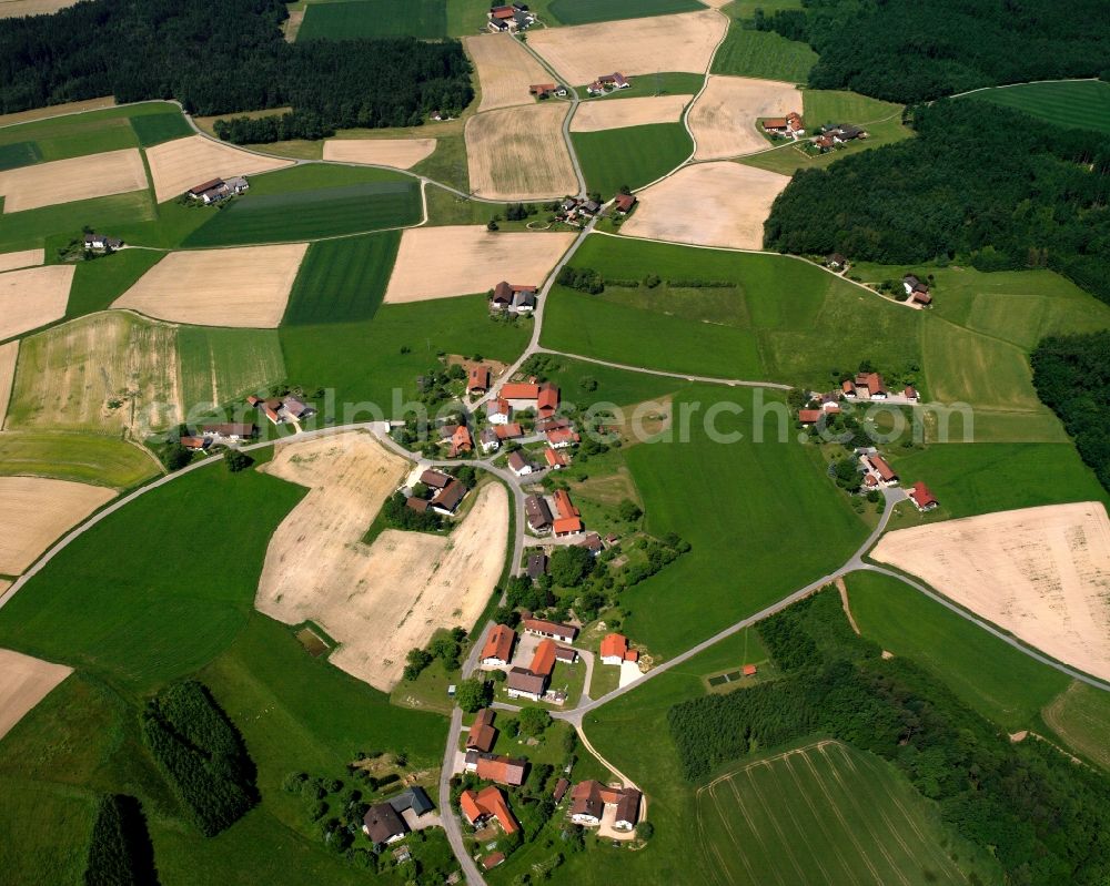 Aerial image Höhenberg - Agricultural land and field boundaries surround the settlement area of the village in Höhenberg in the state Bavaria, Germany