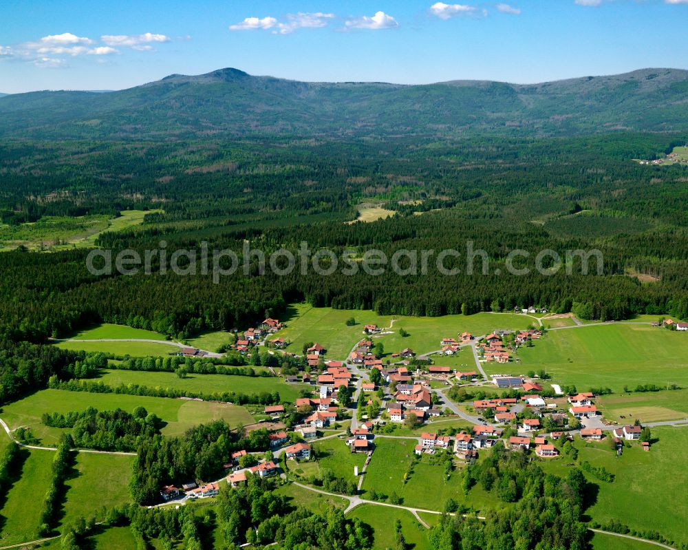 Höhenbrunn from the bird's eye view: Agricultural land and field boundaries surround the settlement area of the village in Höhenbrunn in the state Bavaria, Germany