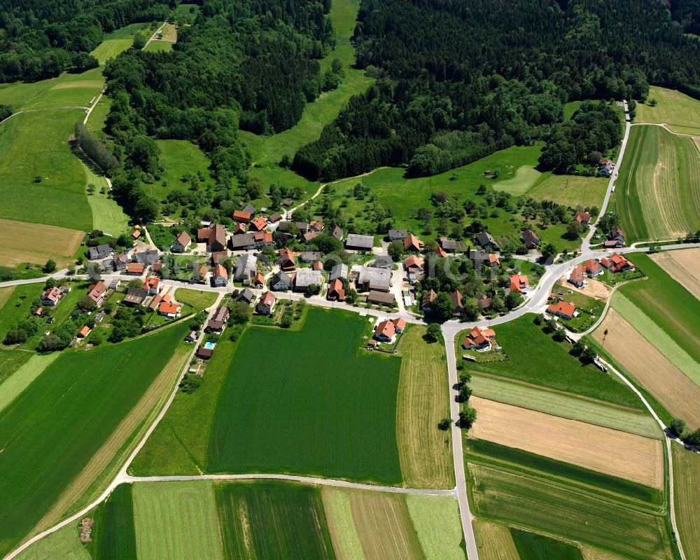 Hintersteinenberg from the bird's eye view: Agricultural land and field boundaries surround the settlement area of the village in Hintersteinenberg in the state Baden-Wuerttemberg, Germany