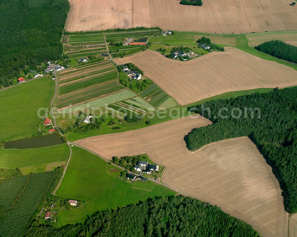 Aerial photograph Hirschbach - Agricultural land and field boundaries surround the settlement area of the village in Hirschbach in the state Thuringia, Germany