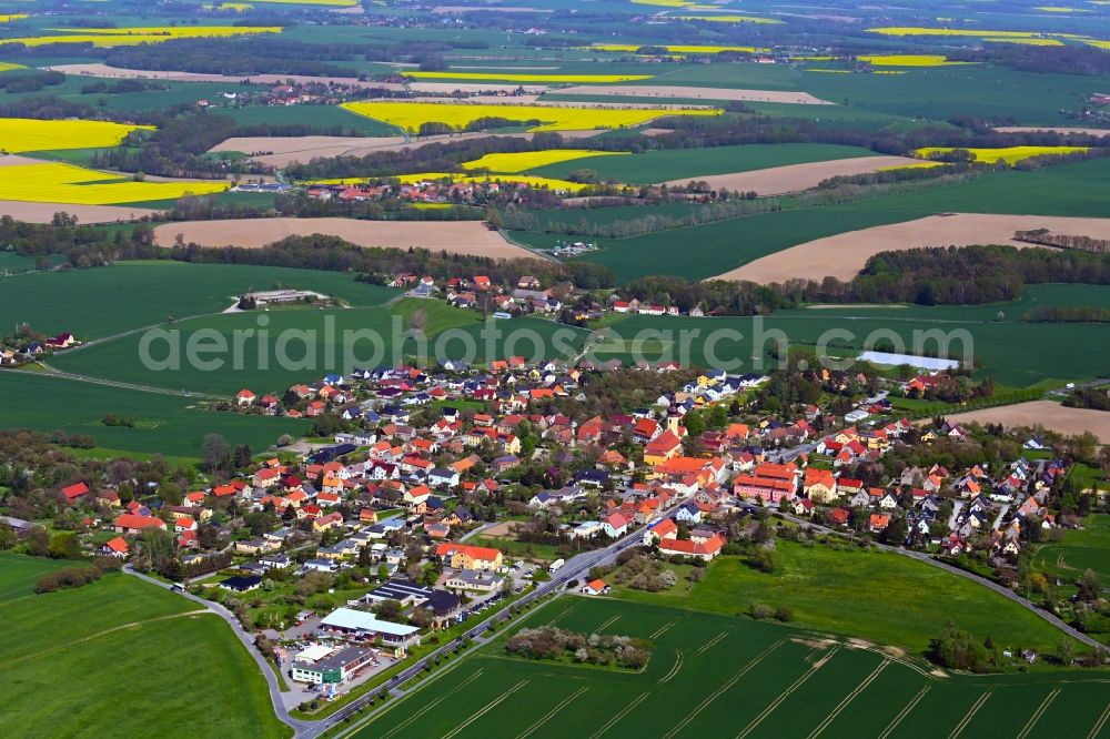 Aerial photograph Hochkirch - Agricultural land and field boundaries surround the settlement area of the village along Karl-Marx-Strasse in Hochkirch in the state Saxony, Germany