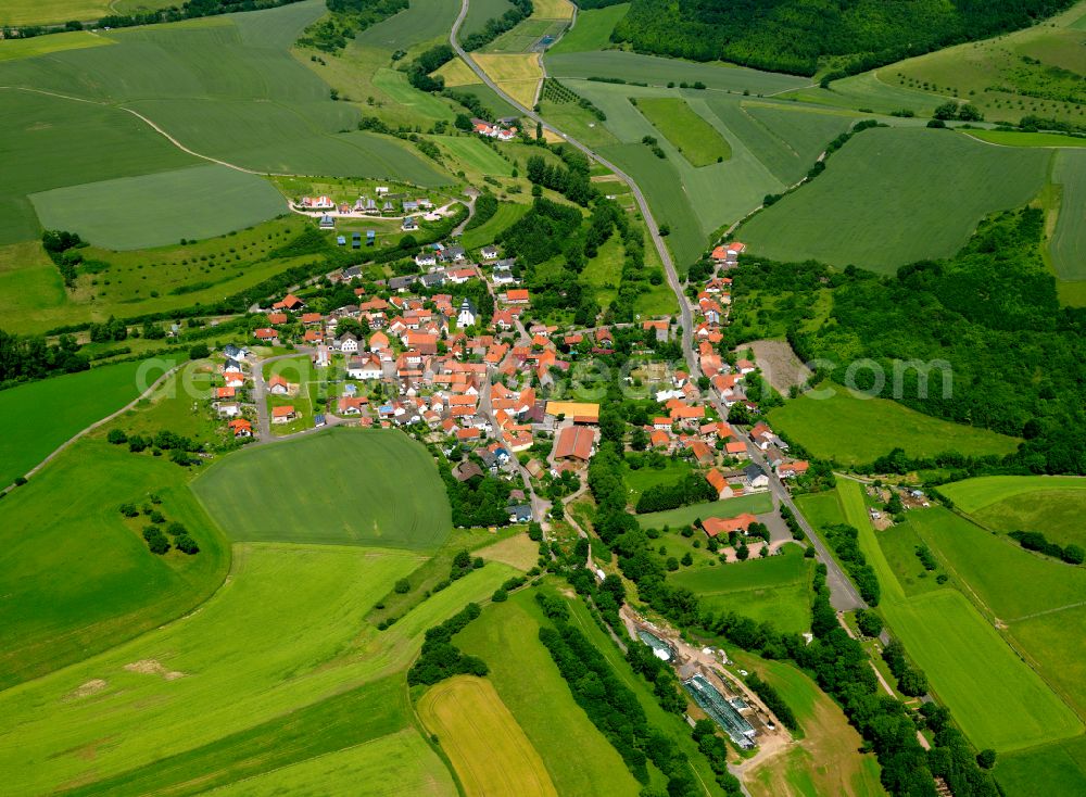 Aerial image Hoferhof - Agricultural land and field boundaries surround the settlement area of the village in Hoferhof in the state Rhineland-Palatinate, Germany